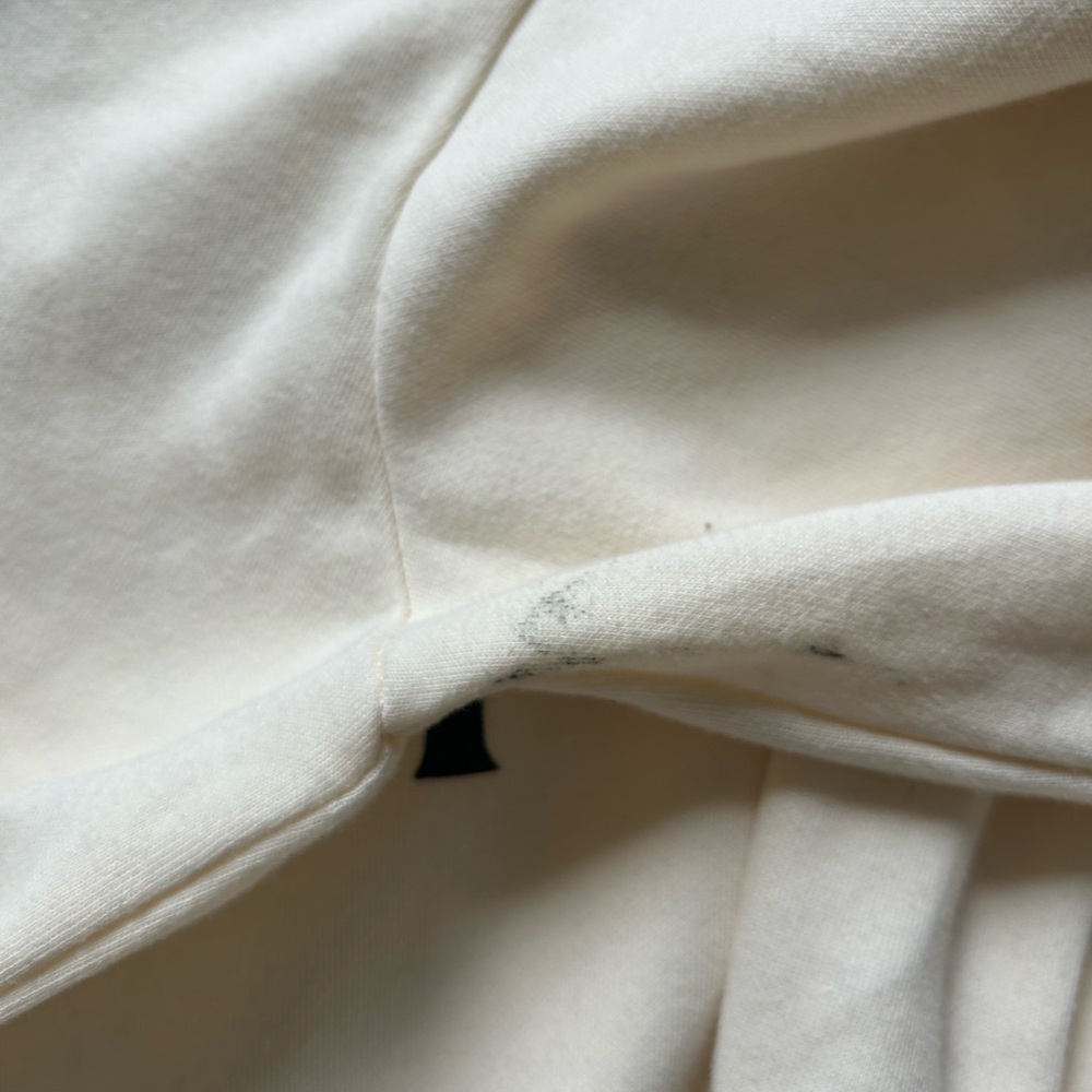 Gucci Cream Crewneck Sweater with Iconic Mickey Mouse Design - Picture 5 of 8